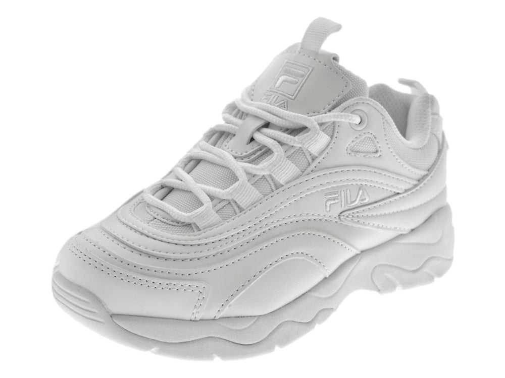 Tenis deportivos FILA color blanco con suela gruesa y diseño moderno para uso casual o deportivo.