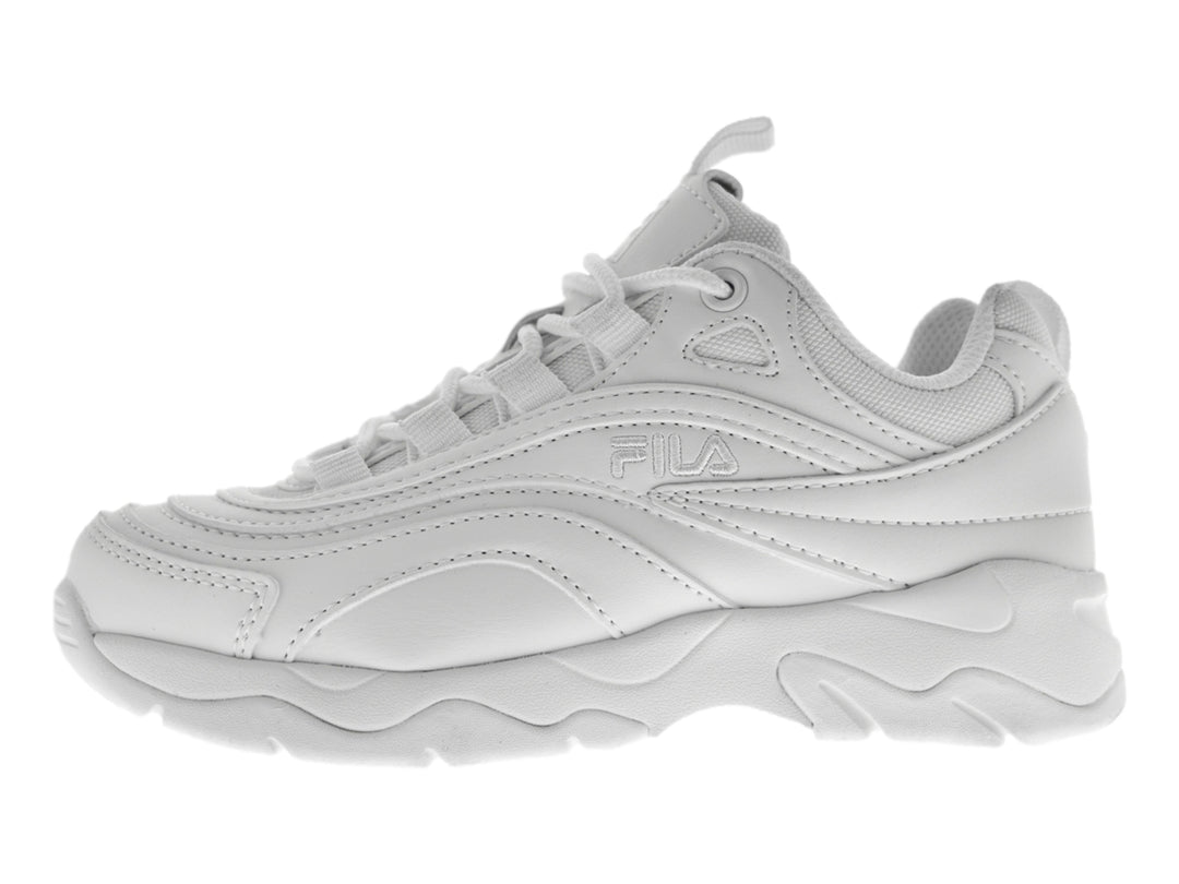 Tenis deportivos FILA color blanco con suela gruesa y diseño moderno para uso casual o deportivo.