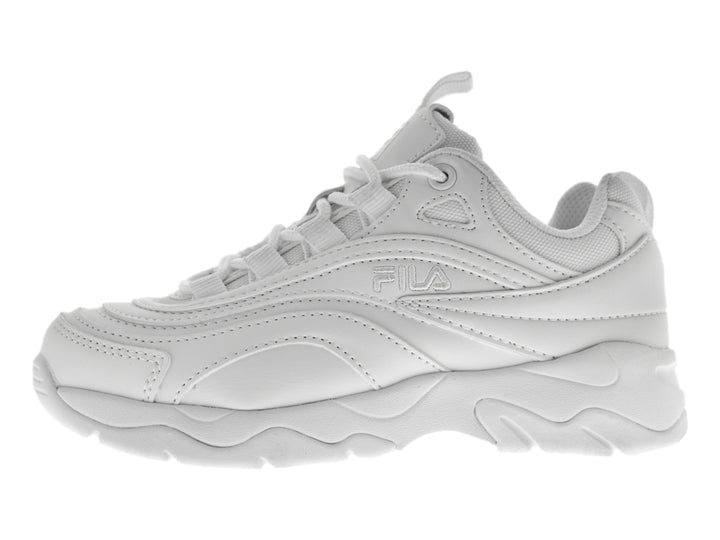Tenis deportivos FILA color blanco con suela gruesa y diseño moderno para uso casual o deportivo.