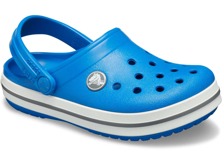 Zuecos Crocs Crocband para niño en color azul brillante con franja blanca y gris en la suela.