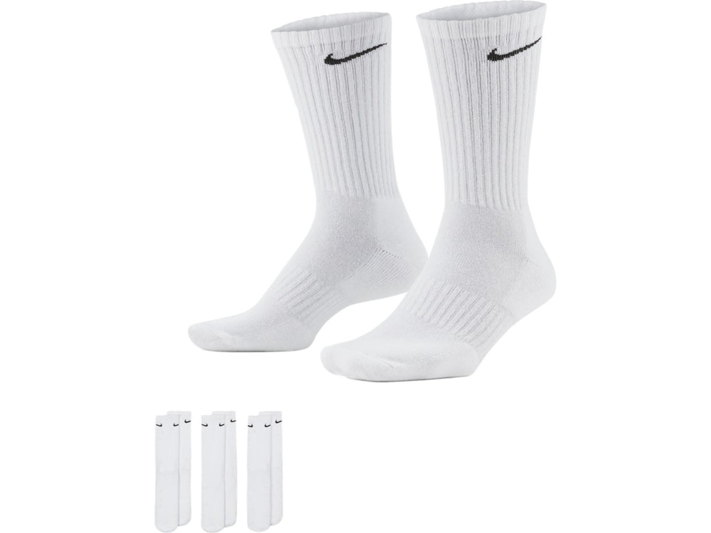 Paquete de tres calcetines Nike blancos de caña media con el logotipo de la marca en negro.