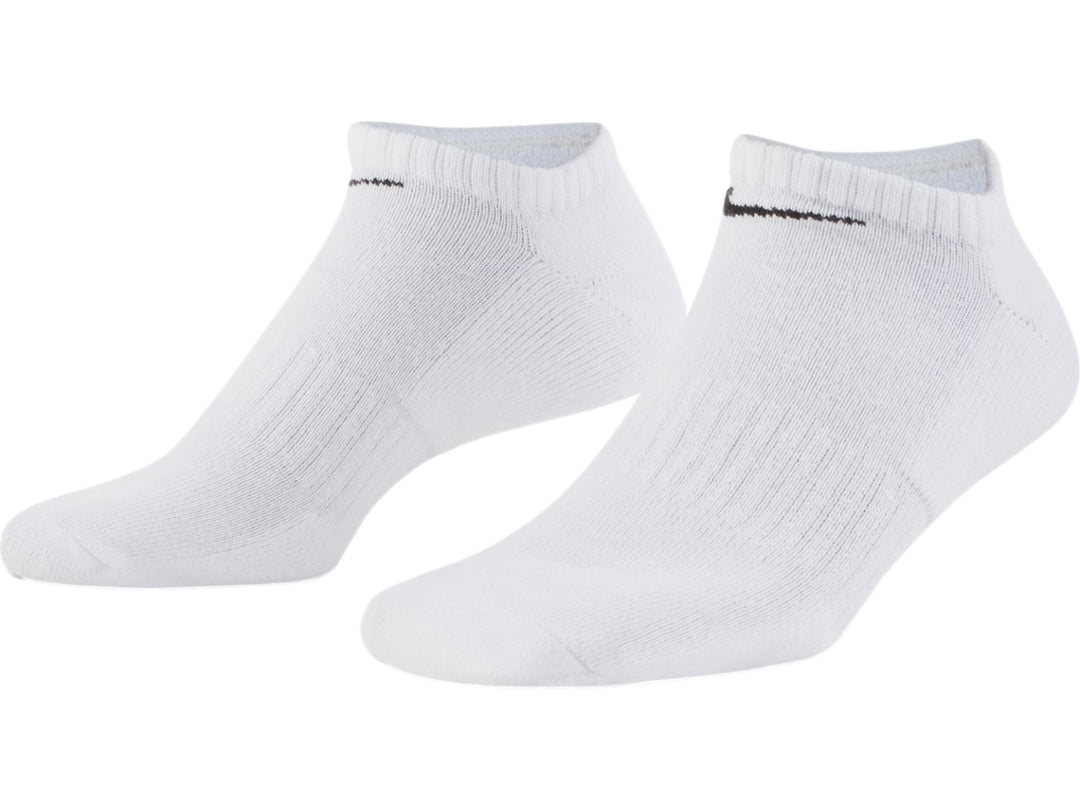 Pack de tres calcetines Nike Everyday Cushioned Low en colores blanco, gris y negro.