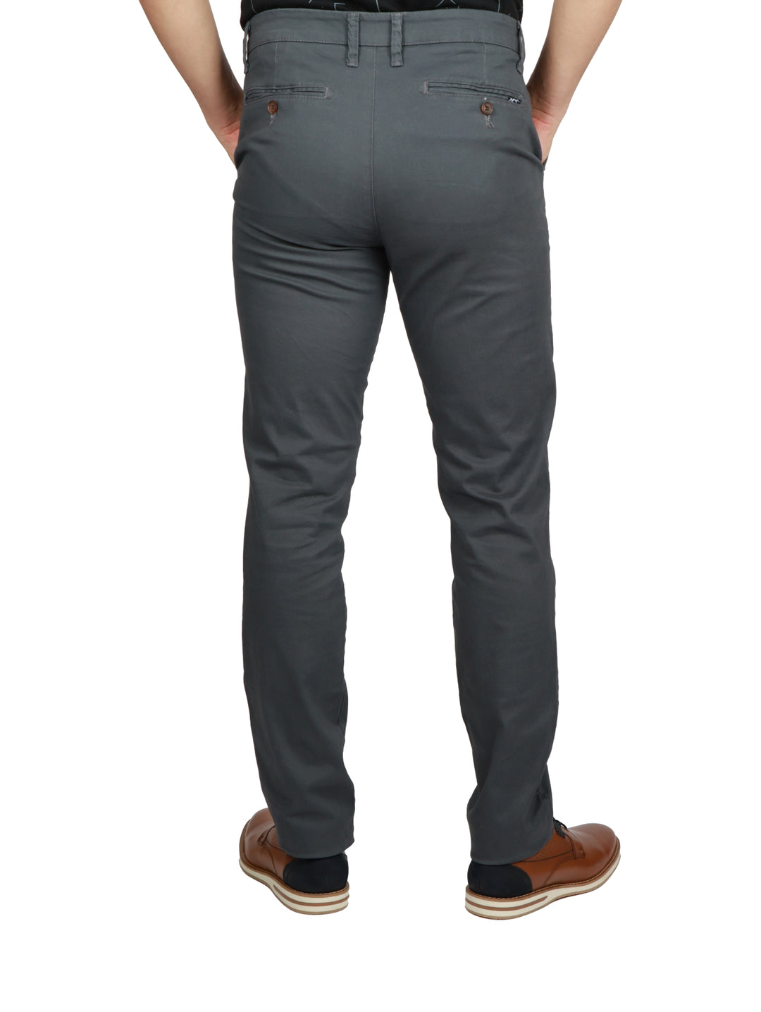 Pantalón de gabardina color gris oscuro para hombre en vista frontal.