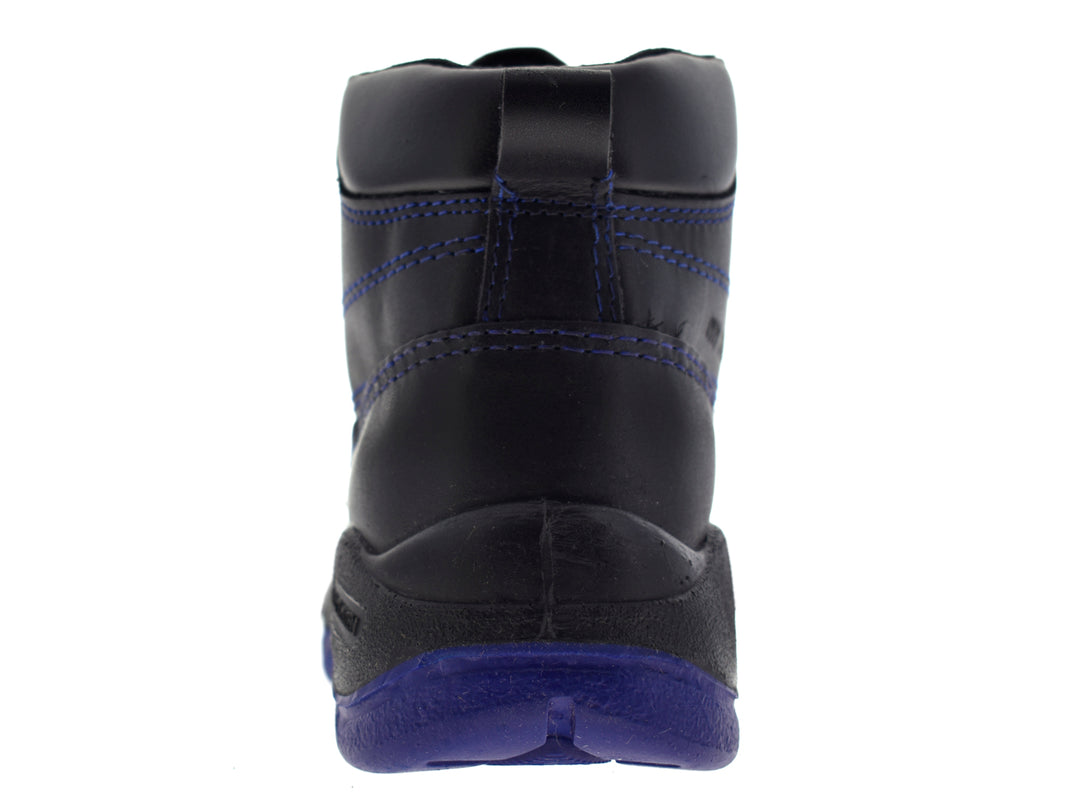 Par de botas negras dieléctricas con cordones y suela de color azul.