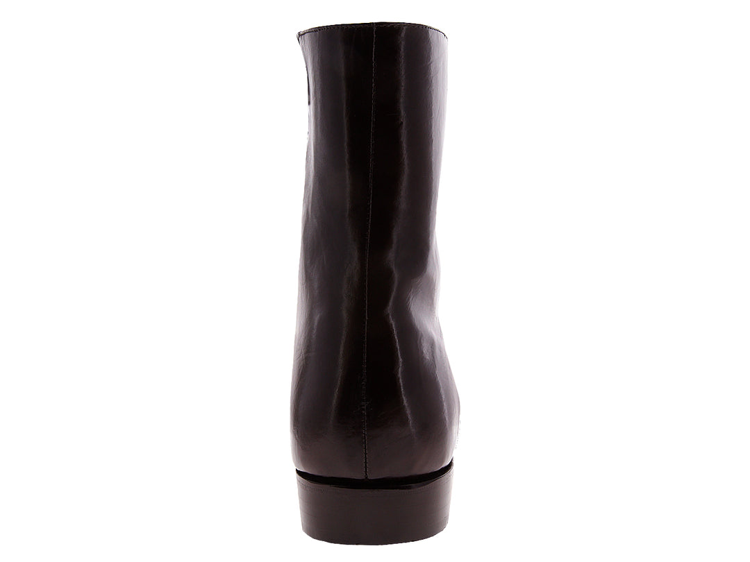 Botas de cuero color café oscuro para hombre con acabado brillante y diseño elegante.