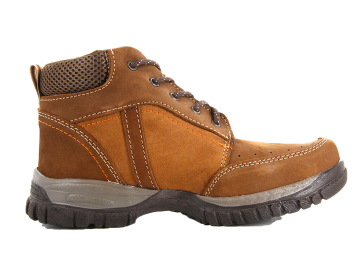 Botas Crosh color arena para hombre con suela gruesa y detalles en naranja.