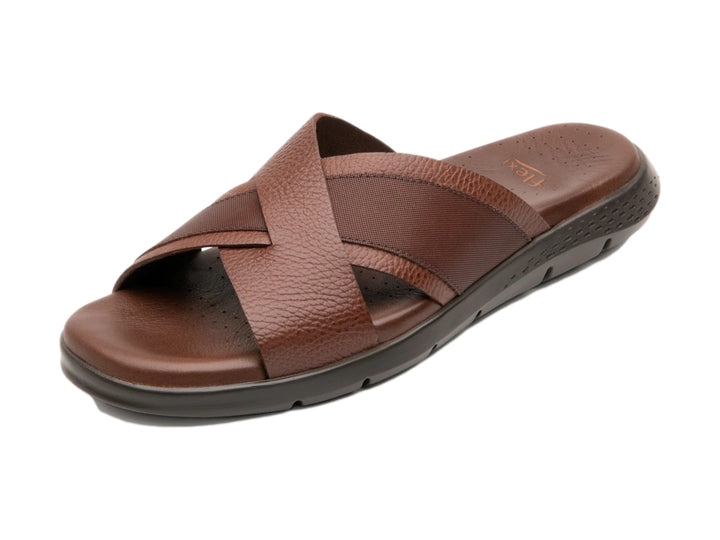 Sandalia Flexi color caoba para hombre con correas cruzadas de cuero y suela oscura.
