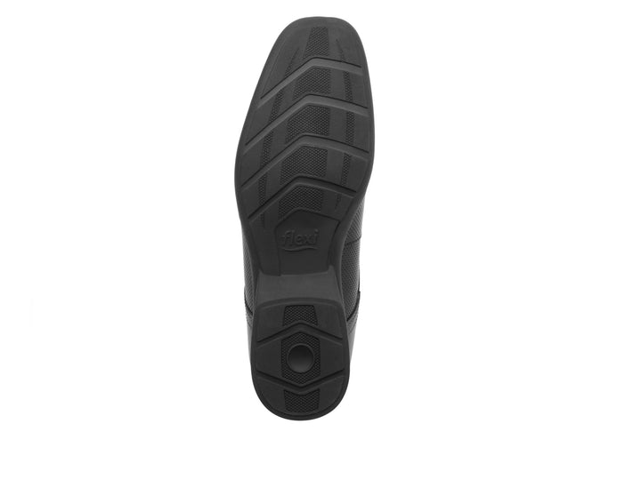 Zapato Flexi Sato para hombre en color negro con detalles perforados y agujetas.