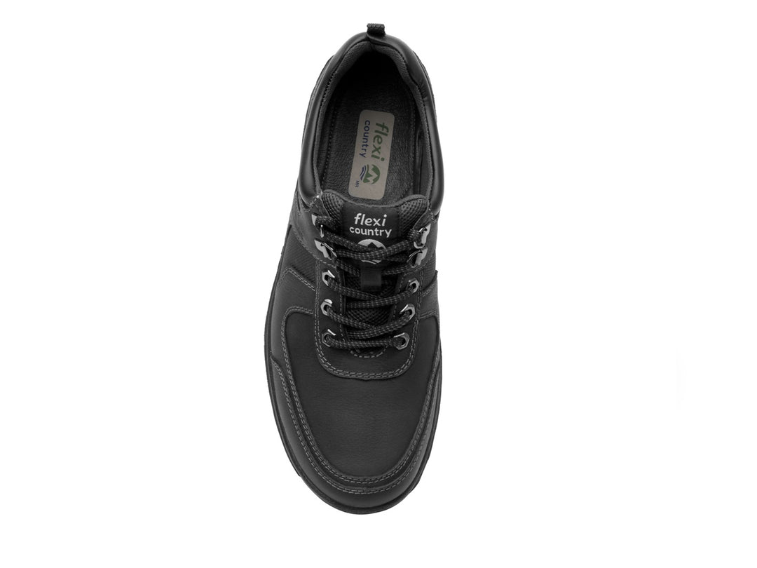 Zapato negro Flexi Freeland Country para hombre con suela robusta y cordones.