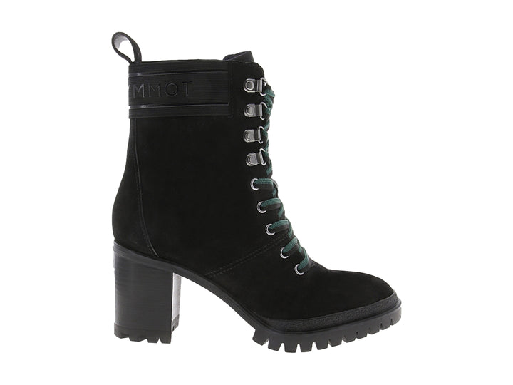 Bota negra de tacón medio con agujetas verdes y suela dentada para mujer.