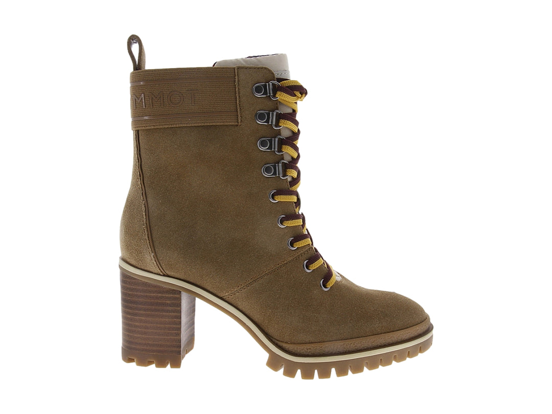Botas Tommy Hilfiger color marrón tabaco con cordones amarillos, tacón medio y suela dentada.