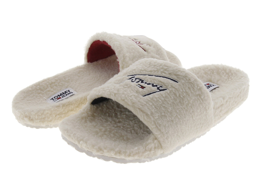 Pantuflas blancas Tommy Hilfiger Signature Teddy Slide para mujer con textura suave.