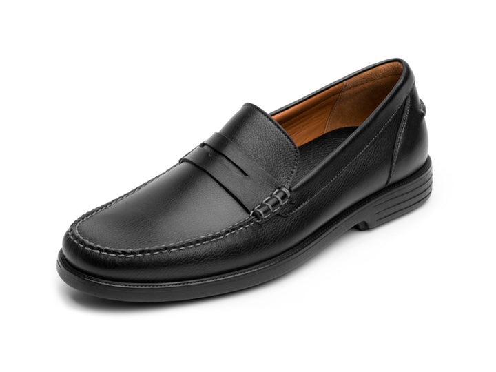Zapato mocasín de cuero color negro con suela cómoda y diseño clásico para hombre.