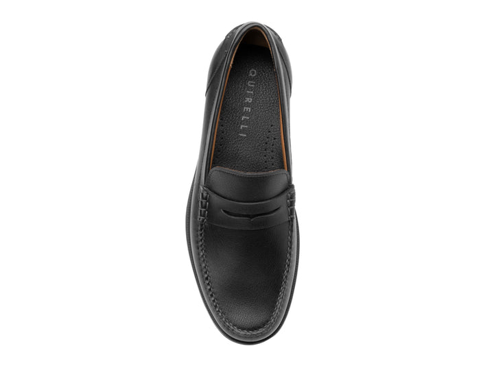 Zapato mocasín de cuero color negro con suela cómoda y diseño clásico para hombre.