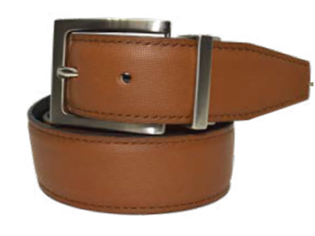 Cinto Flexi para hombre en color tan con hebilla metálica plateada.