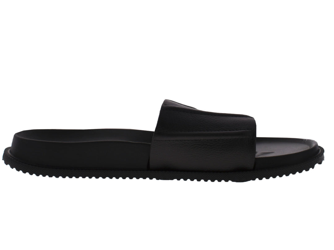 Par de sandalias negras para hombre estilo slide con textura sintética y suela antideslizante.