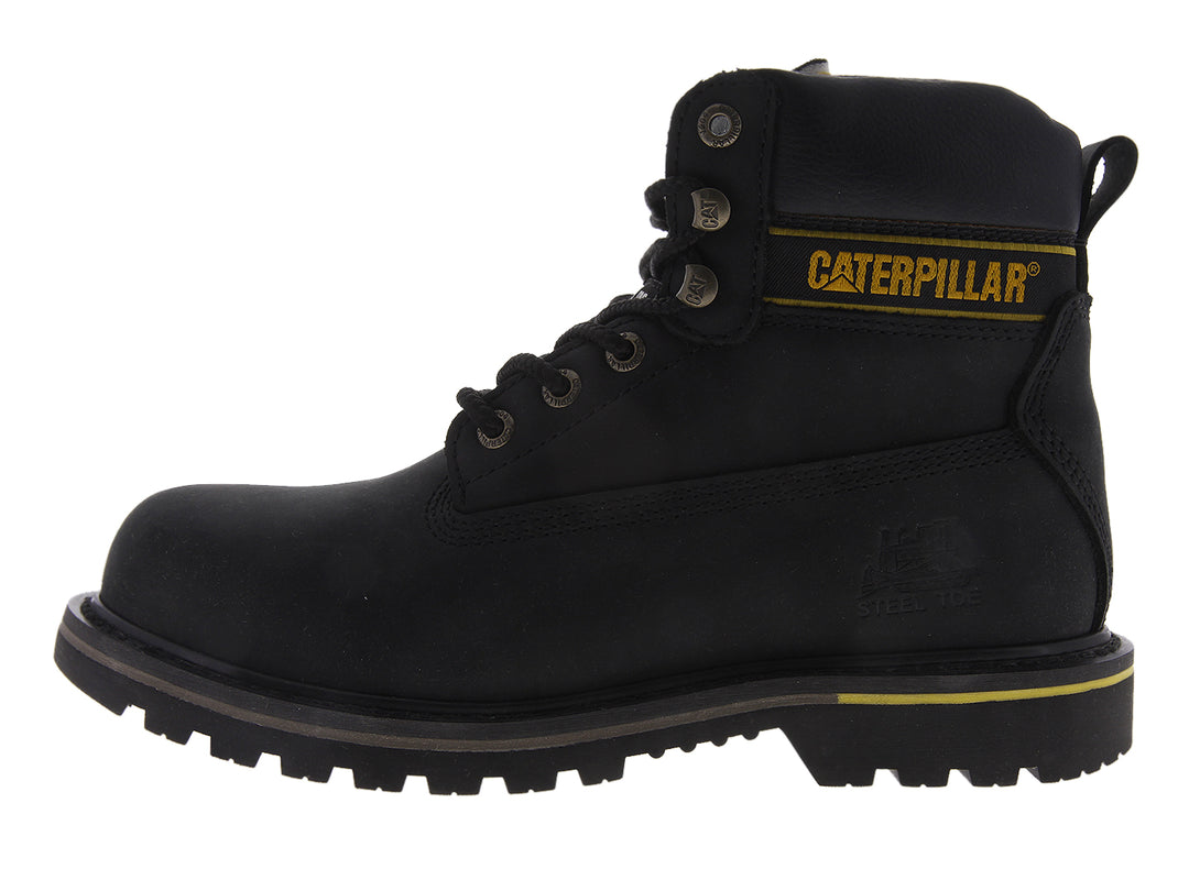Bota de trabajo Caterpillar en color negro con detalles amarillos y suela resistente.