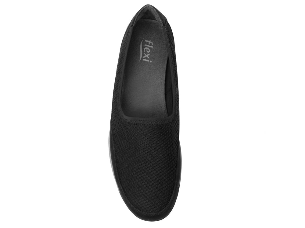 Zapato plano Flexi Gaby para mujer en color negro con tejido de malla y suela gris.