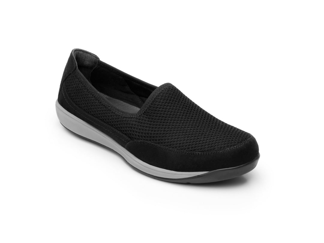 Zapato plano Flexi Gaby para mujer en color negro con tejido de malla y suela gris.