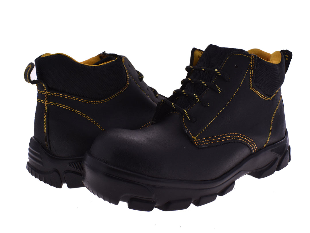 Botas industriales LICA color negro con detalles en amarillo y suela gruesa para hombre.
