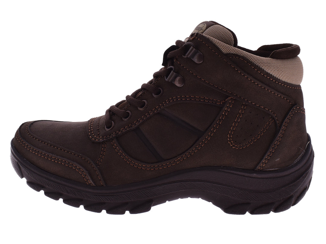 Par de botas color café para hombre con cordones y suela robusta.