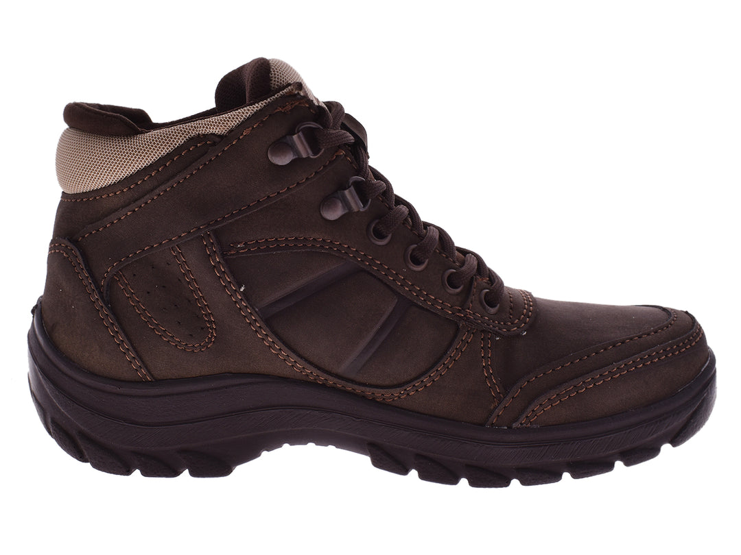 Par de botas color café para hombre con cordones y suela robusta.