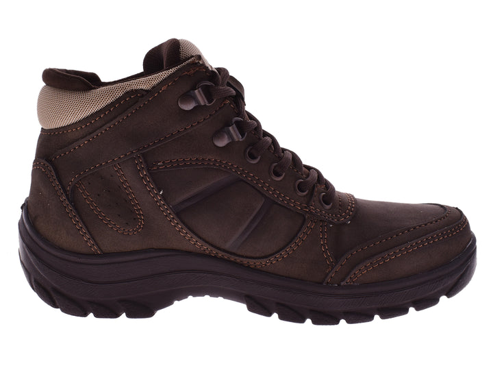 Par de botas color café para hombre con cordones y suela robusta.