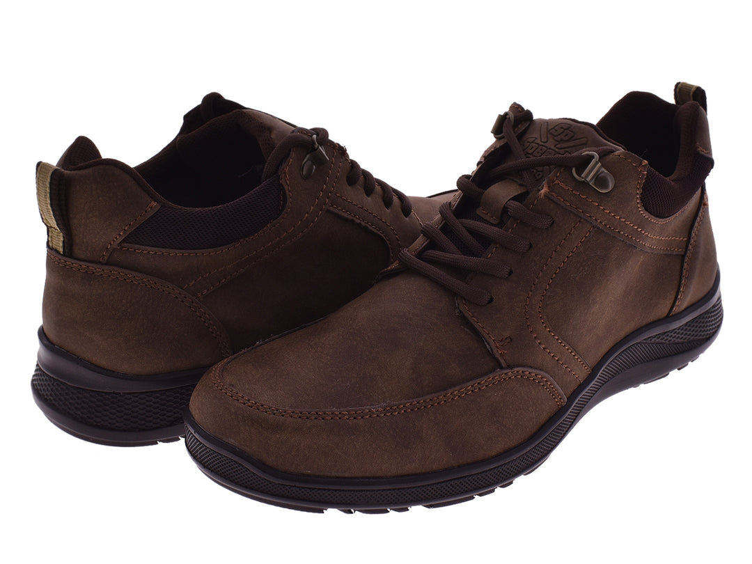 Par de botas casuales color café para hombre marca Romanos con agujetas y suela negra.