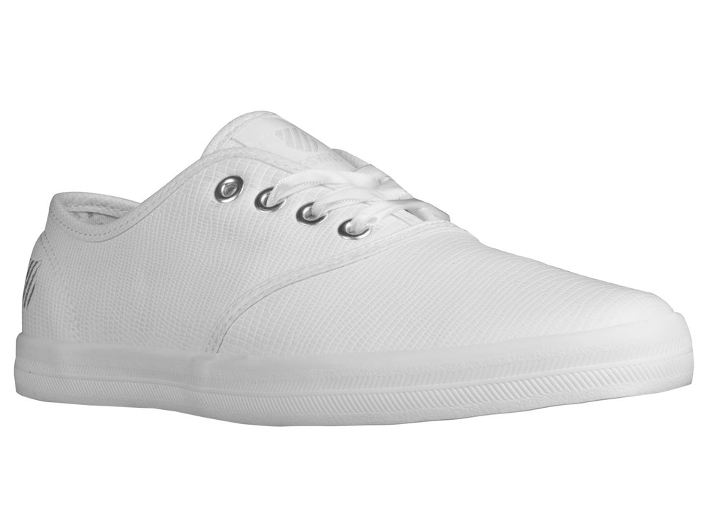 Tenis K-Swiss modelo Beverly Dine en color blanco total, de tela con cordones y suela plana.