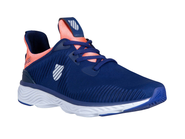 Tenis deportivos K-Swiss Kore para mujer en color azul marino con detalles coral y suela blanca.