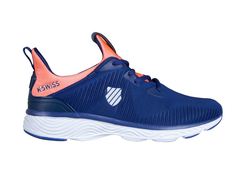 Tenis deportivos K-Swiss Kore para mujer en color azul marino con detalles coral y suela blanca.