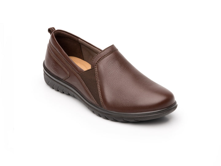Zapato plano Flexi Jane para mujer en color marrón Oporto con suela negra.