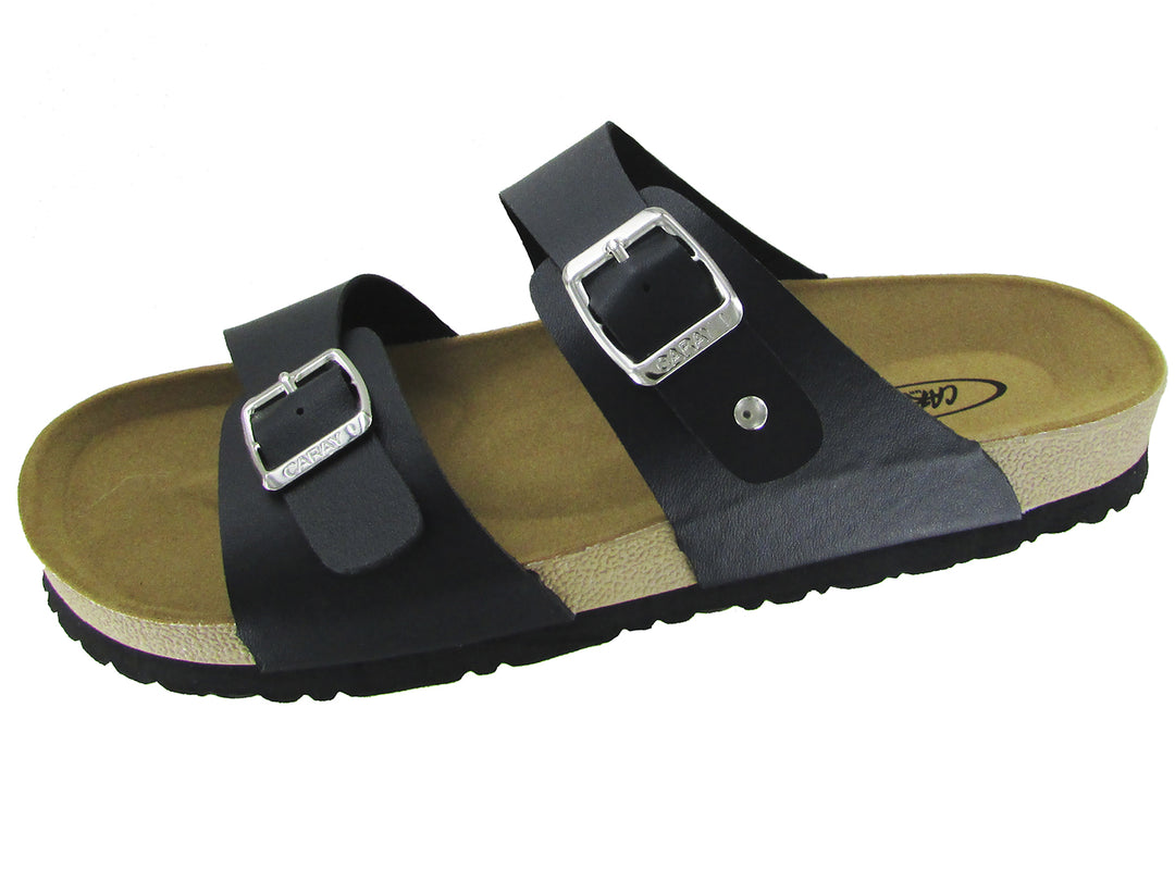 Sandalias negras para mujer con dos correas ajustables y hebillas plateadas sobre suela beige.