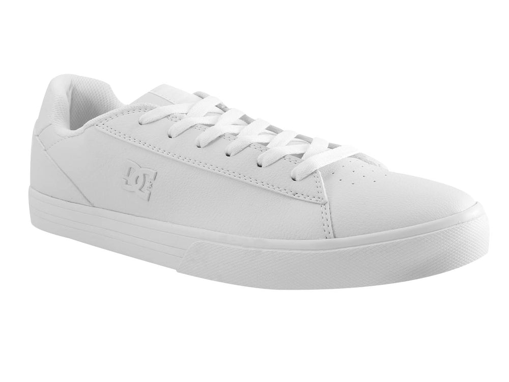 Tenis blancos de corte bajo marca DC Shoes con cordones y suela blanca.