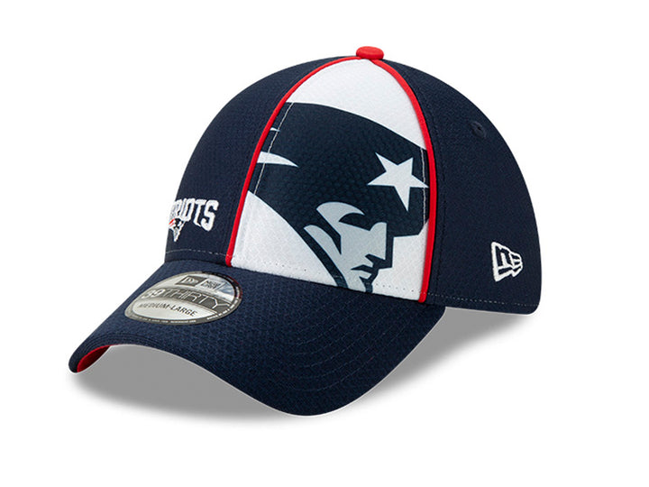 Gorra New Era de los New England Patriots en color azul marino con panel frontal blanco y detalles rojos.