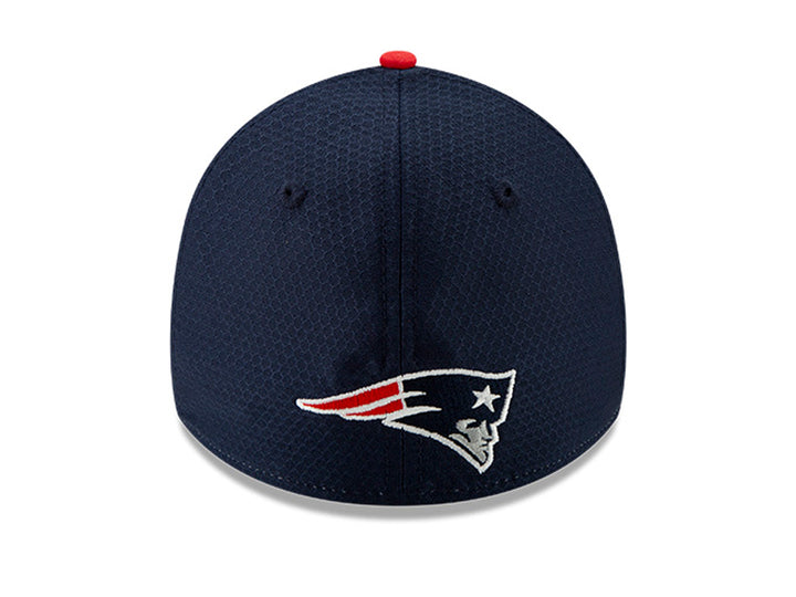 Gorra New Era de los New England Patriots en color azul marino con panel frontal blanco y detalles rojos.