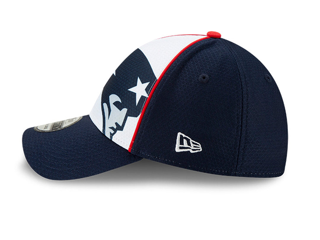 Gorra New Era de los New England Patriots en color azul marino con panel frontal blanco y detalles rojos.