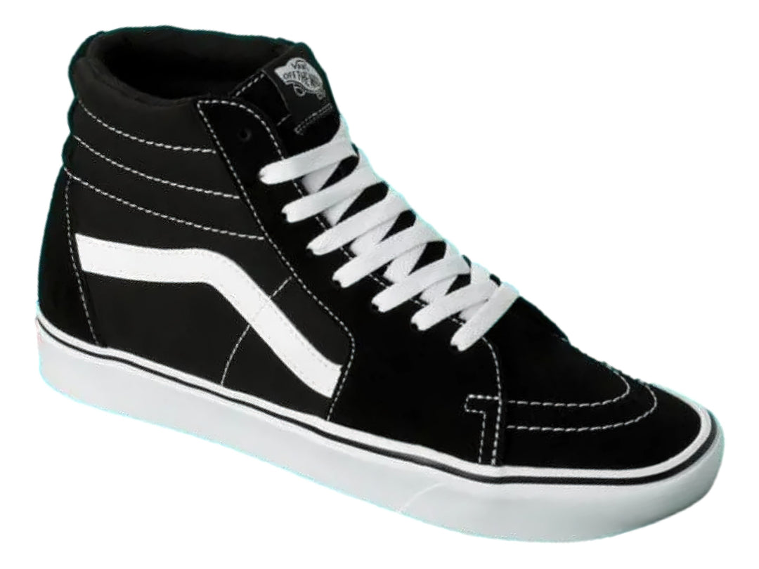 Tenis Vans Sk8-Hi color negro con suela y franja lateral en blanco.