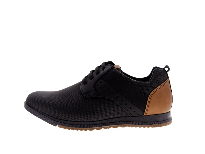 Zapato casual para Hombre en color negro con detalle en el talón color camel y acabado mate.