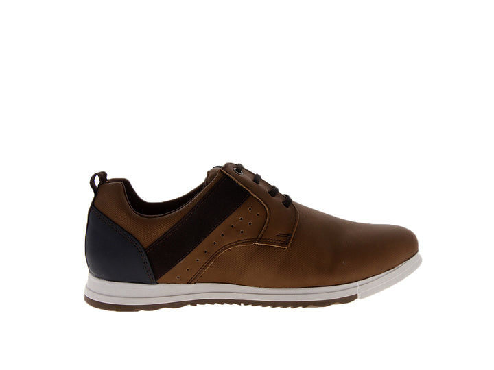 Zapato casual color camel con detalles en azul marino y suela blanca.