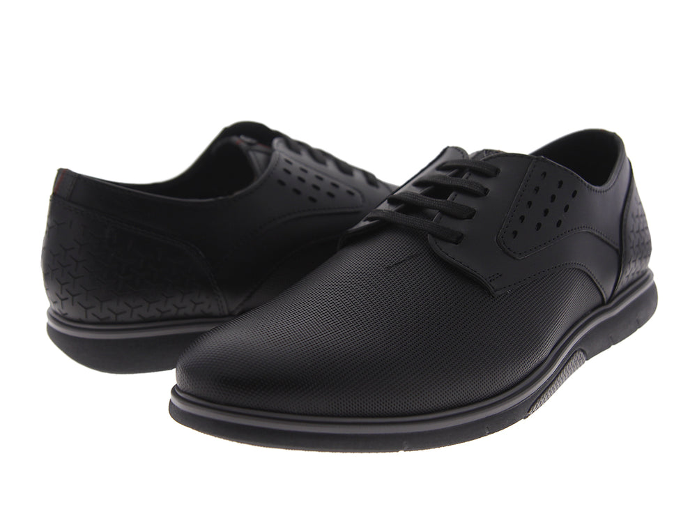 Zapato casual negro con detalles en gris y agujetas.