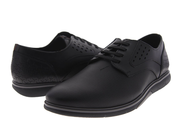 Zapato casual negro con detalles en gris y agujetas.