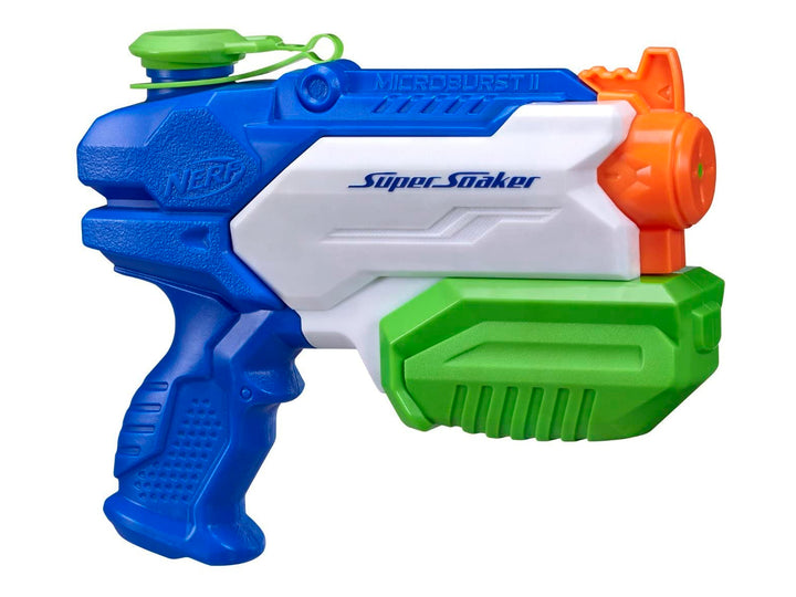 Pistola de agua Nerf Super Soaker Microburst 2 en colores azul, blanco y verde en su empaque.