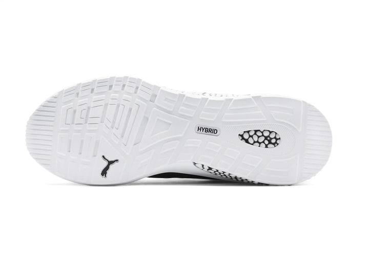 Tenis PUMA HYBRID NX color negro con suela blanca y diseño moteado en el talón.