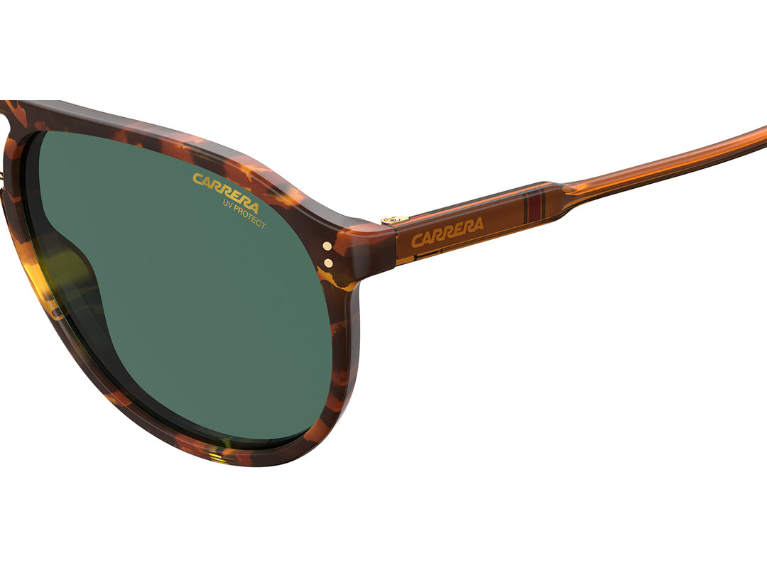 Lentes de sol Carrera para mujer con montura color carey y cristales verdes.