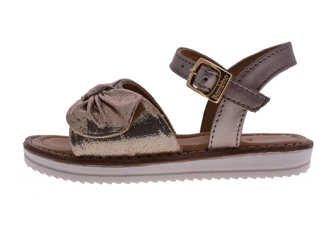 Sandalias doradas para niña con detalle de moño frontal y correa ajustable con hebilla.