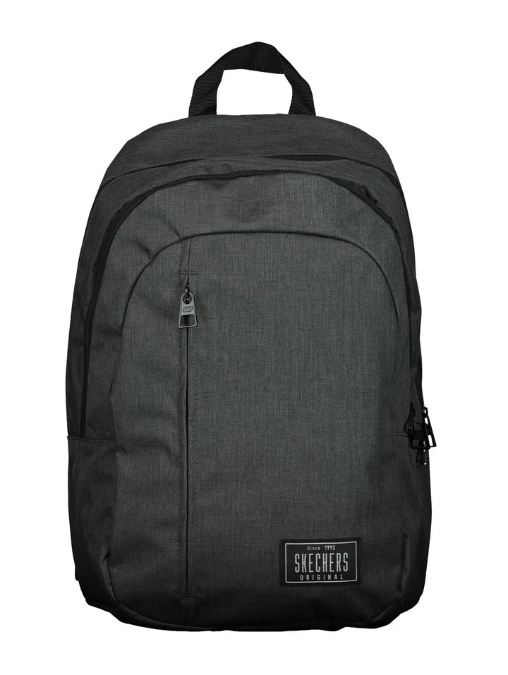Mochila escolar Skechers de color gris oscuro con detalles en negro y logotipo frontal.