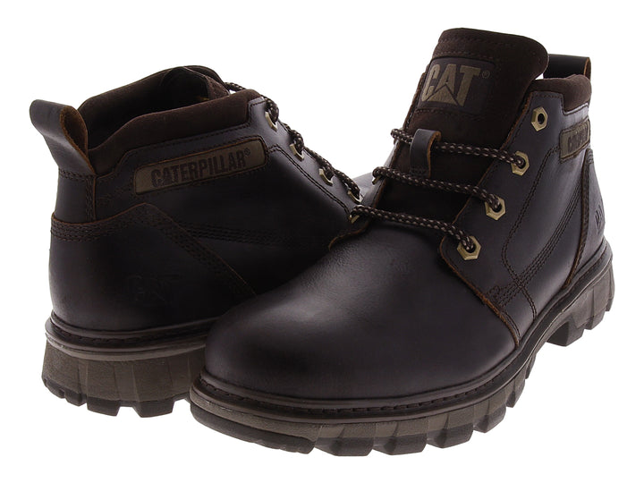 Botas Caterpillar Gold Rush para hombre en color marrón oscuro con suela gruesa y cordones.