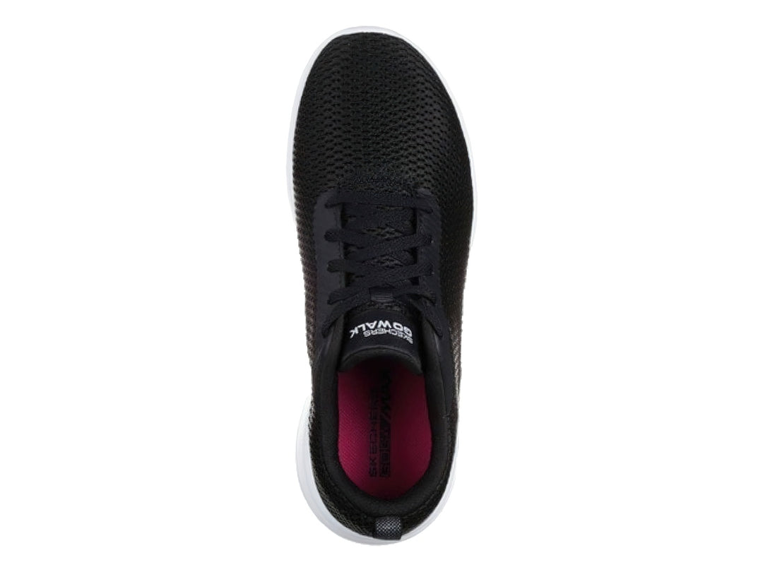 Tenis deportivos Skechers para mujer en color negro con suela blanca y tejido de malla.