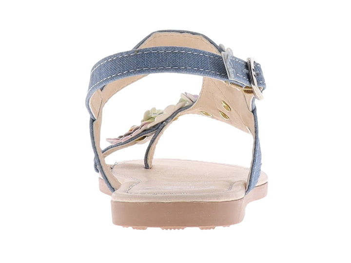 Sandalias de mezclilla azul para niña con aplicaciones de flores multicolores y suela plana beige.